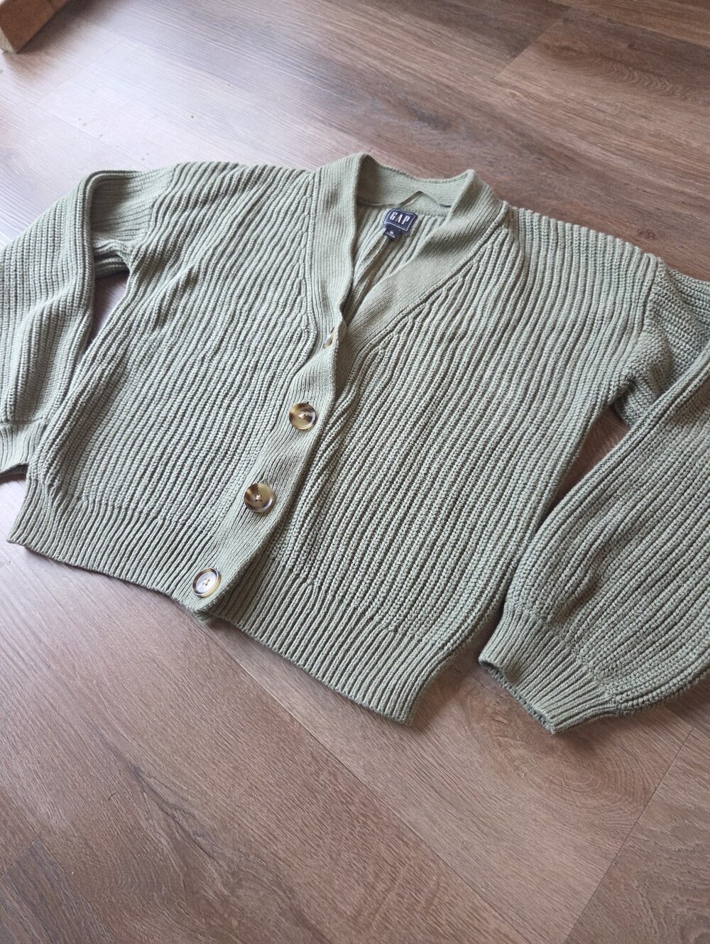 GAP Sage Green Knit Semi Cropped Cardigan Sweater Button Womens size Medium - Picture 4 of 9
